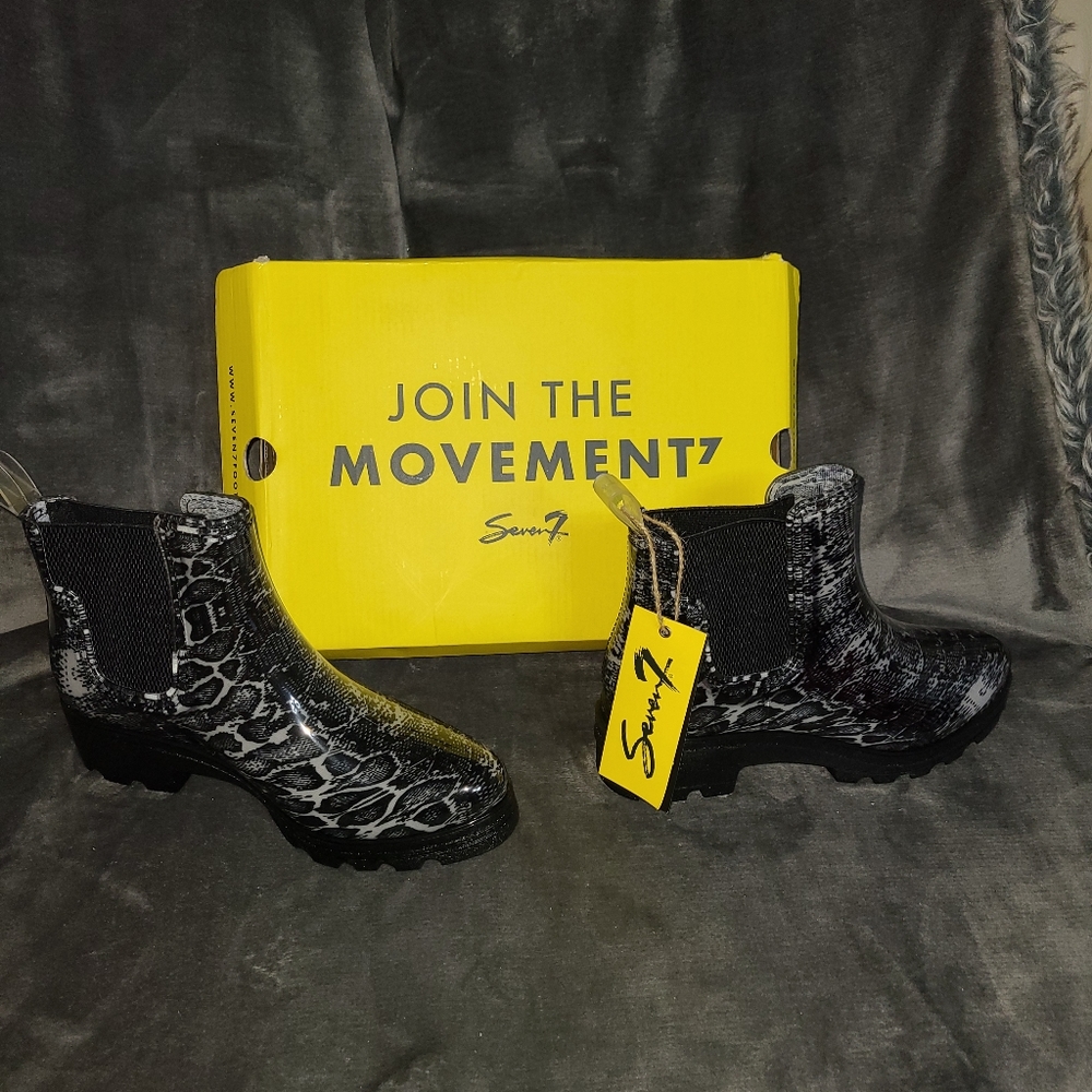Rain Boot NWT Size 8